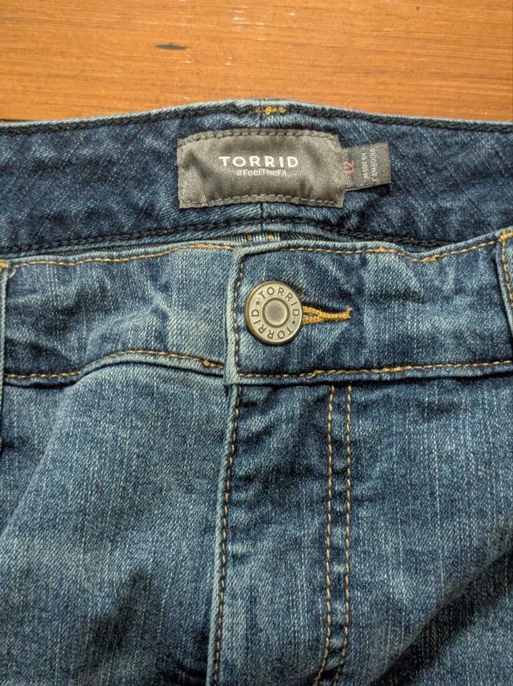 TORRID - FEEL THE FIT - SIZE - 12   Raw Hem Distressed Denim Shorts - Picture 10 of 13